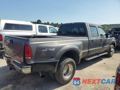 Trzecie zdjęcie samochodu z tyłu: 2002 FORD F350 SUPER DUTY VIN:1FTWW33F52EC78716 - miniatura