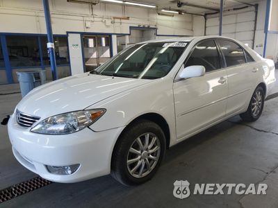 2005 TOYOTA CAMRY LE 4T1BF30KX5U093499 - główne zdjęcie licytacji z USA - miniatura