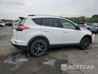 Trzecie zdjęcie samochodu z tyłu: 2018 TOYOTA RAV4 SE VIN:JTMJFREVXJJ207860 - miniatura