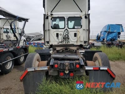 Zdjęcie 6 z 10 samochodu: 2016 FREIGHTLINER CASCADIA 113 SEMI TRUCK VIN:3AKBGADV8GSGU9408 - miniatura