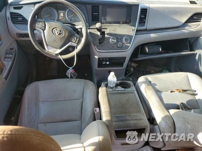 Zdjęcie 8 z 13 samochodu: 2017 TOYOTA SIENNA XLE VIN:5TDYZ3DC5HS796266 - miniatura
