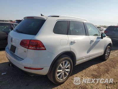 Trzecie zdjęcie samochodu z tyłu: 2014 VOLKSWAGEN TOUAREG V6 VIN:WVGEF9BP8ED013738 - miniatura