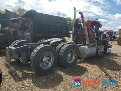 Czwarte zdjęcie samochodu z boku: 2016 MACK CHU613 SEMI TRUCK VIN:1M1AN07Y3GM024877 - miniatura