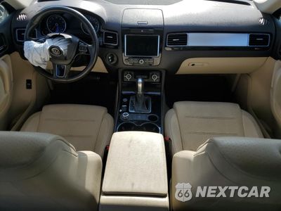Zdjęcie 8 z 12 samochodu: 2014 VOLKSWAGEN TOUAREG V6 VIN:WVGEF9BP8ED013738 - miniatura