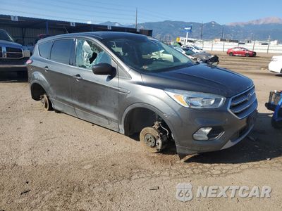 Czwarte zdjęcie samochodu z boku: 2017 FORD ESCAPE SE VIN:1FMCU9G94HUE22010 - miniatura