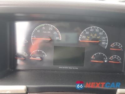 Zdjęcie 8 z 10 samochodu: 2015 VOLVO VN VNL - TRUCKS SEMI TRUCK VIN:4V4NC9EH9FN917244 - miniatura