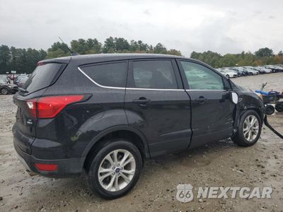 Trzecie zdjęcie samochodu z tyłu: 2019 FORD ESCAPE SE VIN:1FMCU9GD1KUB17835 - miniatura