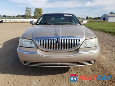 Piąte zdjęcie samochodu w środku: 2006 LINCOLN TOWN CAR DESIGNER VIN:1LNHM83V76Y630343 - miniatura