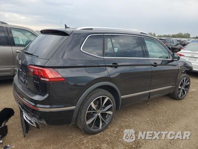 Trzecie zdjęcie samochodu z tyłu: 2022 VOLKSWAGEN TIGUAN SEL R-LINE VIN:3VV4B7AX7NM164626 - miniatura