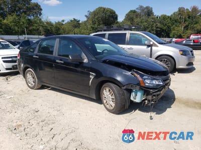 Czwarte zdjęcie samochodu z boku: 2011 FORD FOCUS SE VIN:1FAHP3FN1BW116560 - miniatura