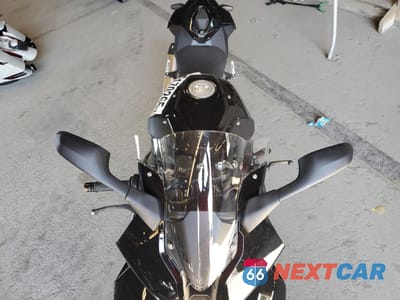 Piąte zdjęcie samochodu w środku: 2025 BMW S 1000 RR VIN:WB10P2301S6L64332 - miniatura