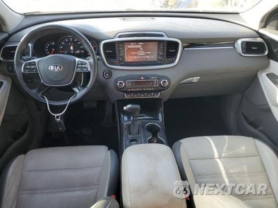 Zdjęcie 8 z 14 samochodu: 2019 KIA SORENTO SX VIN:5XYPK4A50KG467412 - miniatura