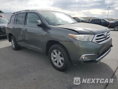 Czwarte zdjęcie samochodu z boku: 2013 TOYOTA HIGHLANDER BASE VIN:5TDZK3EH6DS115061 - miniatura