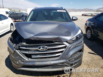 Piąte zdjęcie samochodu w środku: 2017 HYUNDAI TUCSON LIMITED VIN:KM8J3CA28HU504079 - miniatura