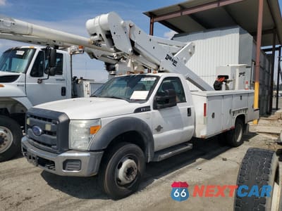 Trzecie zdjęcie samochodu z tyłu: 2016 FORD F550 SUPER DUTY BUCKET TRUCK VIN:1FDUF5GTXGED33182 - miniatura