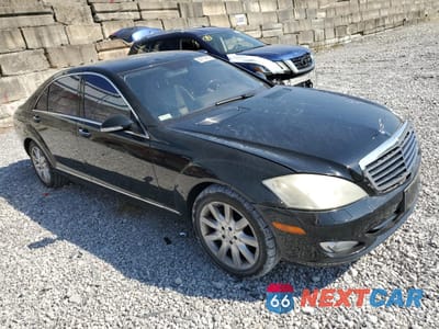 Czwarte zdjęcie samochodu z boku: 2007 MERCEDES-BENZ S 550 VIN:WDDNG71X97A083654 - miniatura
