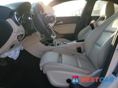 Zdjęcie 7 z 12 samochodu: 2018 MERCEDES-BENZ CLA 250 VIN:WDDSJ4EB3JN534532 - miniatura