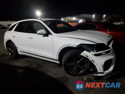 Czwarte zdjęcie samochodu z boku: 2024 GENESIS GV70 BASE VIN:5NMMCDTC8RH012674 - miniatura