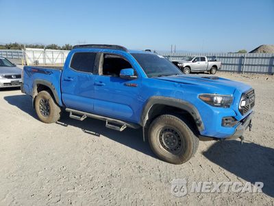 Czwarte zdjęcie samochodu z boku: 2019 TOYOTA TACOMA DOUBLE CAB VIN:5TFCZ5AN4KX186243 - miniatura
