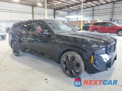 Czwarte zdjęcie samochodu z boku: 2023 BMW XM VIN:5YM23CS04P9S34413 - miniatura