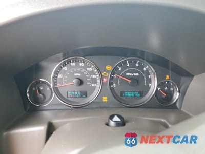 Zdjęcie 9 z 15 samochodu: 2006 JEEP COMMANDER LIMITED VIN:1J8HG48N26C275374 - miniatura