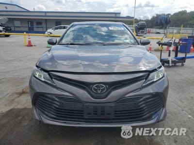 Piąte zdjęcie samochodu w środku: 2019 TOYOTA CAMRY L VIN:4T1B11HK3KU790239 - miniatura