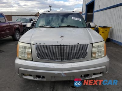 Piąte zdjęcie samochodu w środku: 2004 CADILLAC ESCALADE ESV VIN:3GYFK66N14G247145 - miniatura