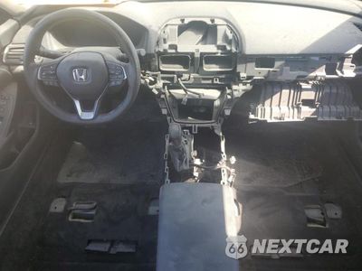 Zdjęcie 8 z 13 samochodu: 2019 HONDA ACCORD LX VIN:1HGCV1F1XKA012966 - miniatura