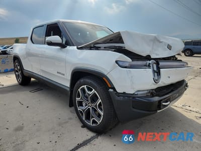 Czwarte zdjęcie samochodu z boku: 2025 RIVIAN R1T ADVENTURE VIN:7FCTGBAA5SN041980 - miniatura