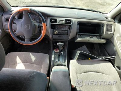 Zdjęcie 8 z 13 samochodu: 2002 HONDA ACCORD LX VIN:1HGCG16482A047025 - miniatura