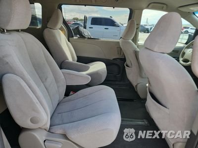 Zdjęcie 10 z 14 samochodu: 2011 TOYOTA SIENNA LE VIN:5TDJK3DC4BS012219 - miniatura