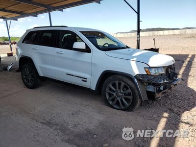 Czwarte zdjęcie samochodu z boku: 2017 JEEP GRAND CHEROKEE LAREDO VIN:1C4RJFAG2HC612309 - miniatura