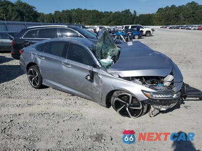 Czwarte zdjęcie samochodu z boku: 2019 HONDA ACCORD SPORT VIN:1HGCV1F34KA041736 - miniatura
