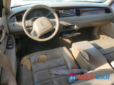 Zdjęcie 8 z 12 samochodu: 2000 LINCOLN TOWN CAR SIGNATURE VIN:1LNHM82WXYY770304 - miniatura