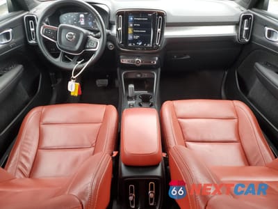 Zdjęcie 8 z 13 samochodu: 2019 VOLVO XC40 T5 MOMENTUM VIN:YV4162UK1K2101434 - miniatura