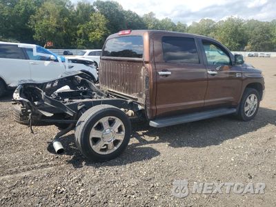 Trzecie zdjęcie samochodu z tyłu: 2017 TOYOTA TUNDRA CREWMAX 1794 VIN:5TFAY5F15HX631839 - miniatura