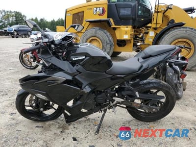 Trzecie zdjęcie samochodu z tyłu: 2024 KAWASAKI EX500 VIN:ML5EXGG12RDA25977 - miniatura