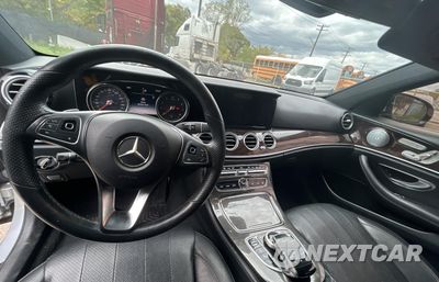 Zdjęcie 9 z 10 samochodu: 2018 MERCEDES-BENZ E 300 4MATIC VIN:WDDZF4KB9JA435600 - miniatura