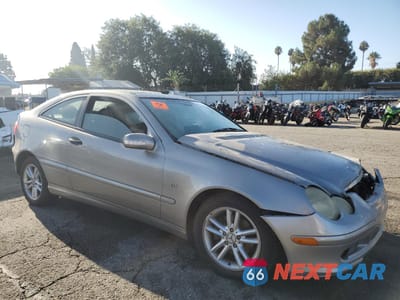 Czwarte zdjęcie samochodu z boku: 2003 MERCEDES-BENZ C 230K SPORT COUPE VIN:WDBRN40J93A473305 - miniatura