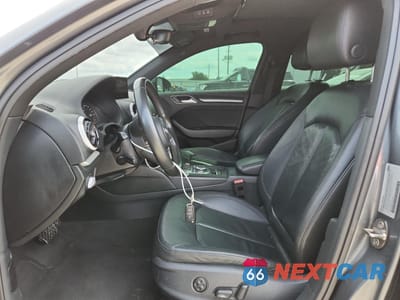 Piąte zdjęcie samochodu w środku: 2018 AUDI A3 PREMIUM VIN:WAUAUGFF0J1072175 - miniatura