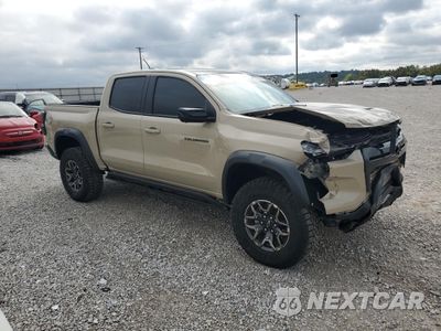 Czwarte zdjęcie samochodu z boku: 2024 CHEVROLET COLORADO ZR2 VIN:1GCPTFEK0R1186374 - miniatura
