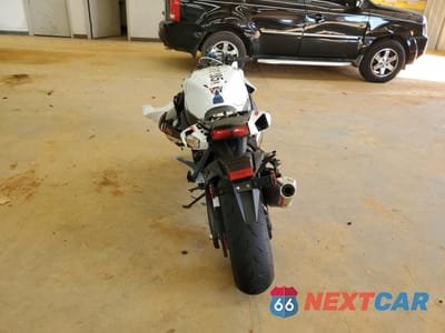 Czwarte zdjęcie samochodu z boku: 2025 SUZUKI GSX-R600 VIN:JS1GN7FA1S7101710 - miniatura