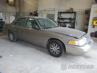 Czwarte zdjęcie samochodu z boku: 2005 FORD CROWN VICTORIA LX VIN:2FAFP74W95X126434 - miniatura