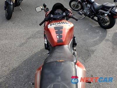 Zdjęcie 6 z 8 samochodu: 2011 HONDA CBR600 RR VIN:JH2PC37074M101376 - miniatura