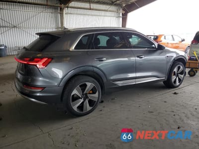 Trzecie zdjęcie samochodu z tyłu: 2019 AUDI E-TRON PRESTIGE VIN:WA1VAAGE3KB006077 - miniatura