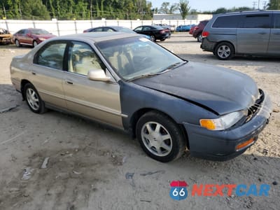 Czwarte zdjęcie samochodu z boku: 1995 HONDA ACCORD EX VIN:1HGCD5659SA131637 - miniatura