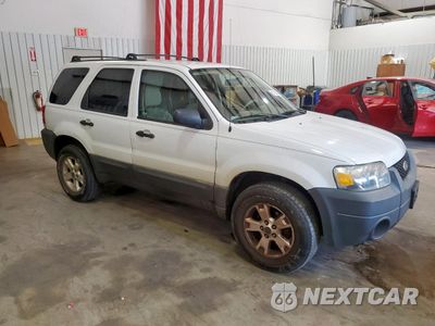 Czwarte zdjęcie samochodu z boku: 2005 FORD ESCAPE XLT VIN:1FMYU03145KB09063 - miniatura