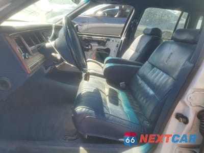 Zdjęcie 7 z 12 samochodu: 1994 LINCOLN TOWN CAR EXECUTIVE VIN:1LNLM81W2RY774196 - miniatura