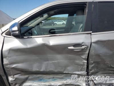 Zdjęcie 7 z 15 samochodu: 2014 TOYOTA HIGHLANDER LE VIN:5TDBKRFH3ES044955 - miniatura