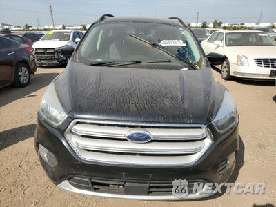 Piąte zdjęcie samochodu w środku: 2018 FORD ESCAPE SE VIN:1FMCU0GD2JUB00133 - miniatura